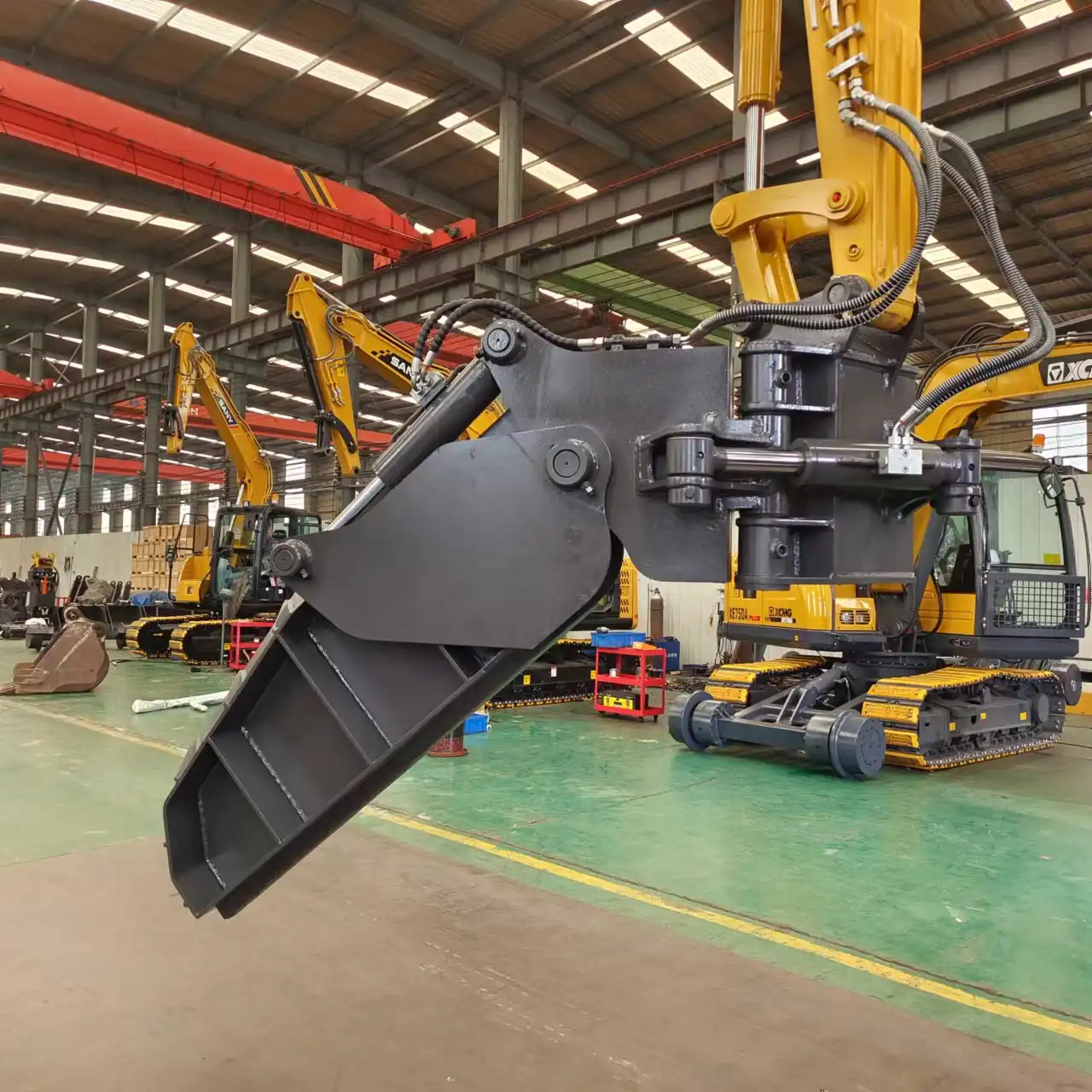 Maximum braking distance of excavator railway slope cleaning machine on tracks  